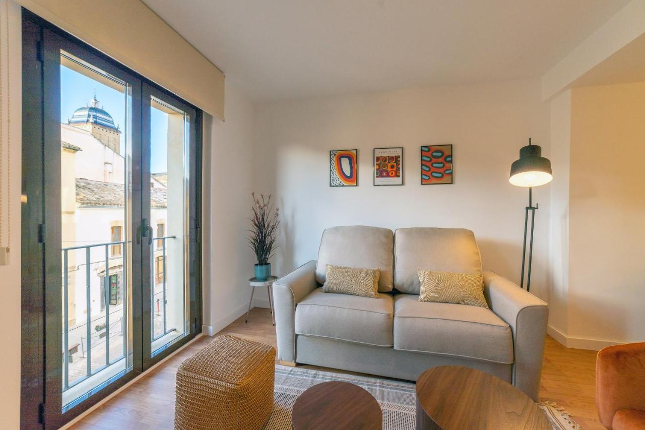 Apartamentos Turisticos Torres De Santiago Úbeda Extérieur photo