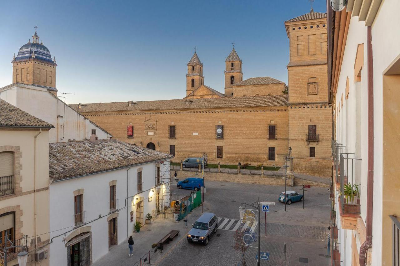 Apartamentos Turisticos Torres De Santiago Úbeda Extérieur photo